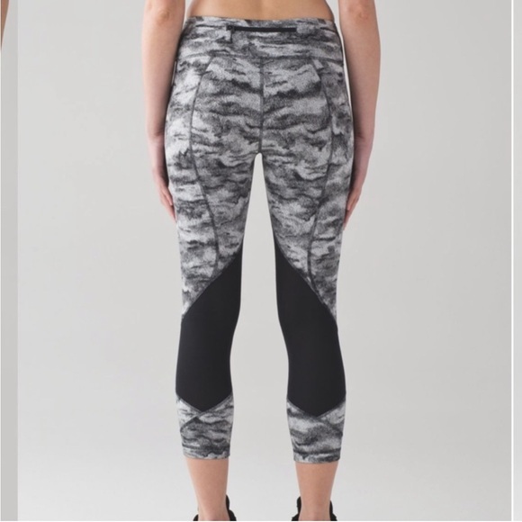 Lululemon Pace Rival Crop Size 10 - Picture 2 of 10
